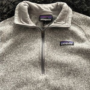 Women's half zip Patagonia sweatshirt originally $140 great condition